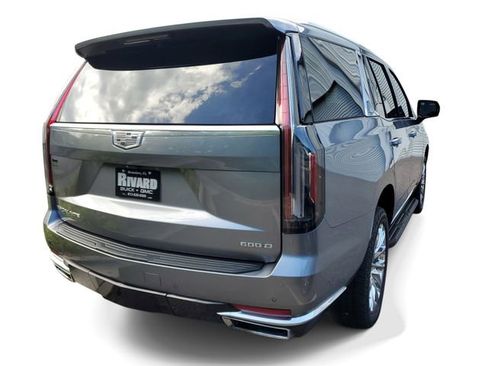 Used 2022 Cadillac Escalade Premium Luxury w/ LPO, Radiant Package AWD/4WD image 4