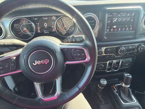 Used 2019 Jeep Wrangler Unlimited Sahara AWD/4WD image 7