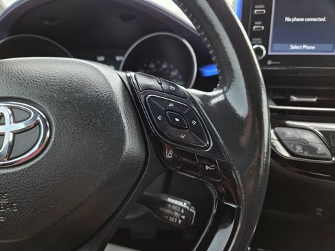 Used 2022 Toyota C-HR XLE FWD image 43