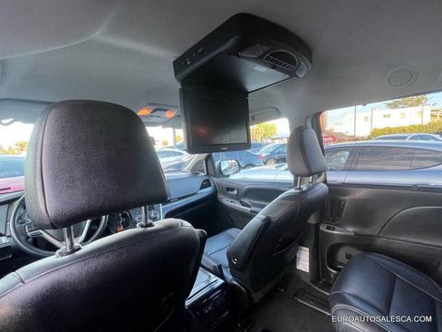 Used 2018 Toyota Sienna SE Premium image 26