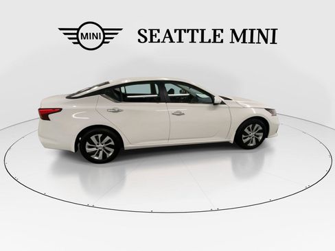 Used 2022 Nissan Altima 2.5 S FWD image 12