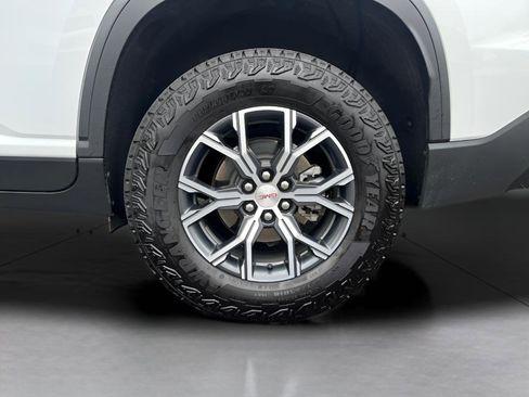Used 2025 GMC Acadia AT4 image 8