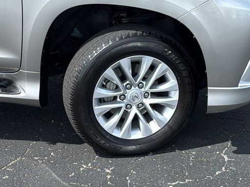 Used 2023 Lexus GX 460 Premium w/ Premium Package AWD/4WD image 10