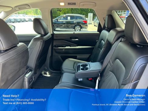 Certified 2025 Nissan Pathfinder SL FWD image 15