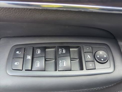 Used 2018 Jeep Grand Cherokee Overland AWD/4WD image 10
