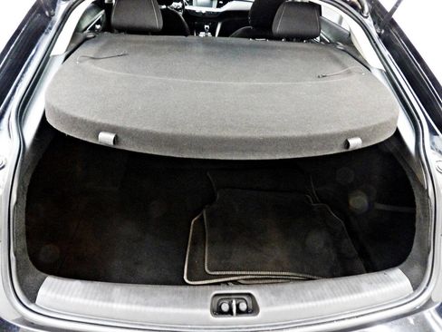 Used 2018 Buick Regal Preferred image 13