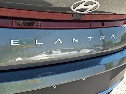 Used 2025 Hyundai Elantra Sport FWD image 29