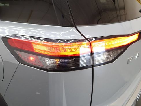 Used 2024 Nissan Pathfinder Platinum AWD/4WD image 32