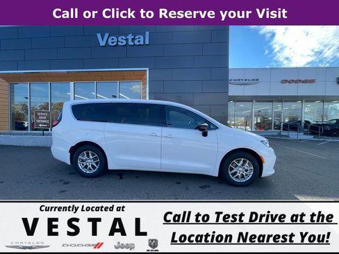 New 2026 Chrysler Pacifica Select image 4