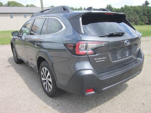 Used 2023 Subaru Outback Premium AWD/4WD image 3