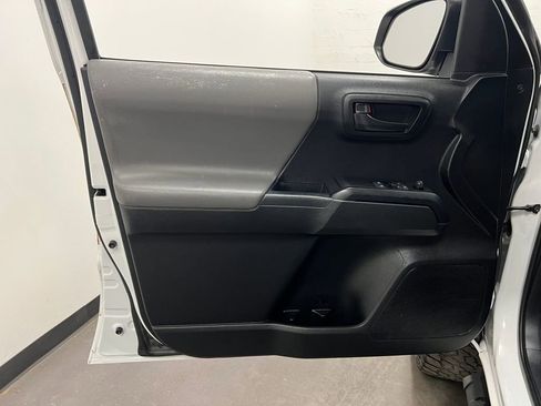 Used 2022 Toyota Tacoma SR w/ SR Convenience Package image 11
