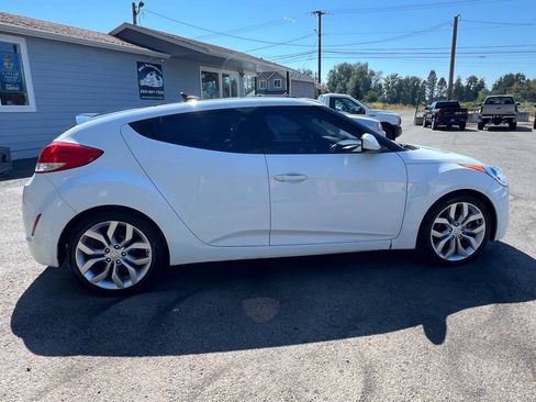 Used 2013 Hyundai Veloster w/ Style Pkg FWD image 10