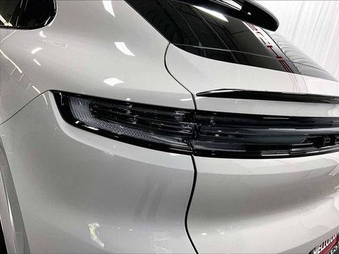 New 2026 Porsche Cayenne Coupe image 34