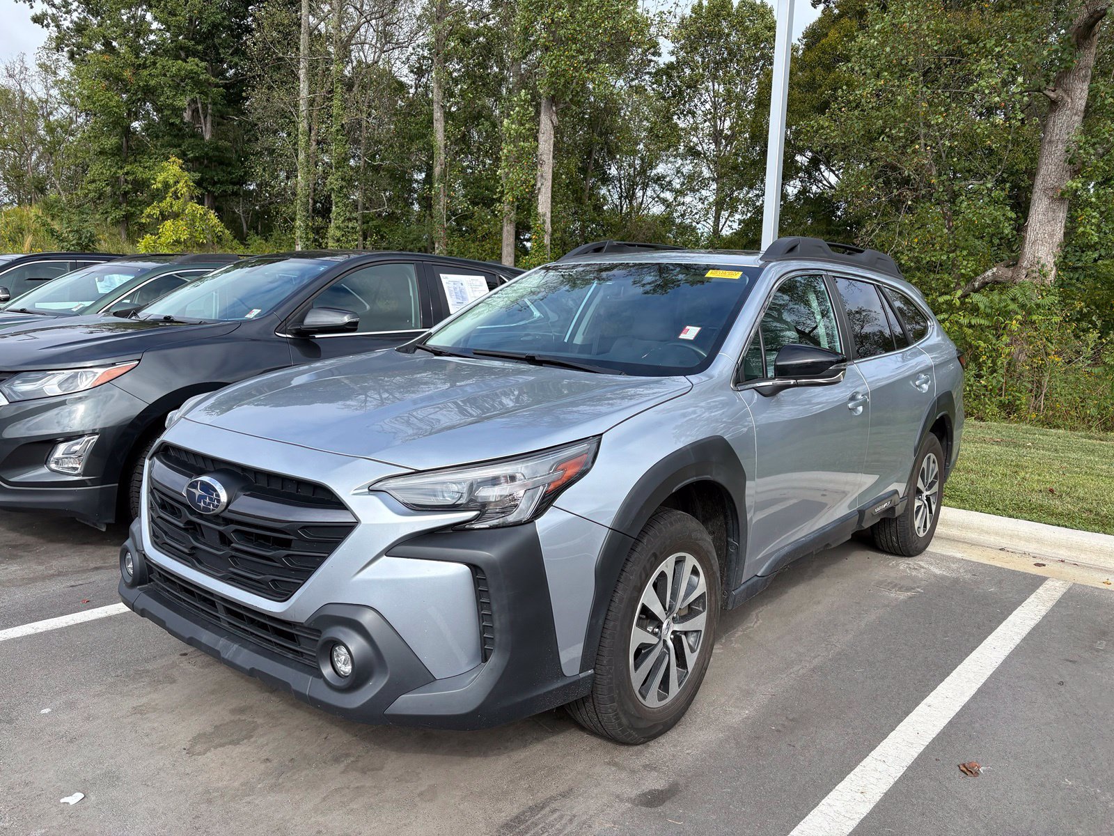 Used 2024 Subaru Outback Premium AWD/4WD image 3