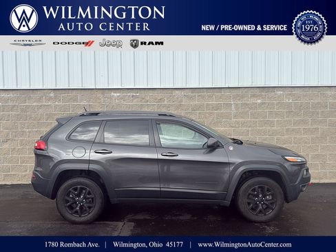 Used 2015 Jeep Cherokee Trailhawk w/ Comfort/Convenience Group AWD/4WD image 1