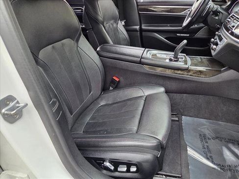 Used 2018 BMW 740e xDrive image 21