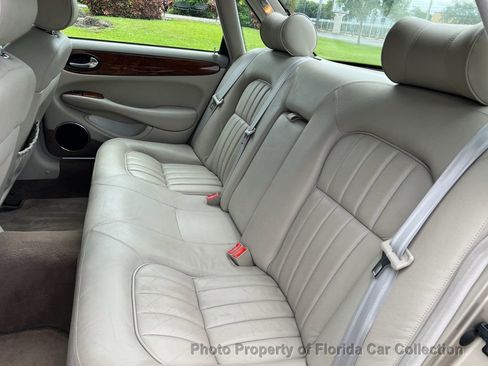 Used 2000 Jaguar XJ8 image 10