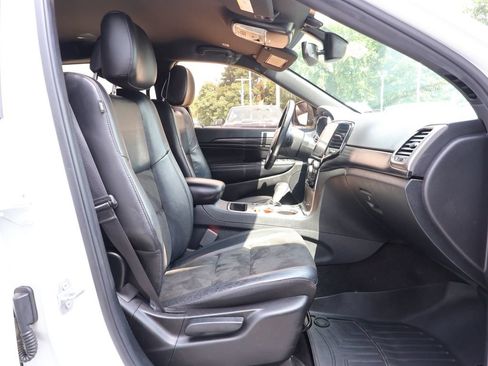 Used 2019 Jeep Grand Cherokee Altitude AWD/4WD image 32