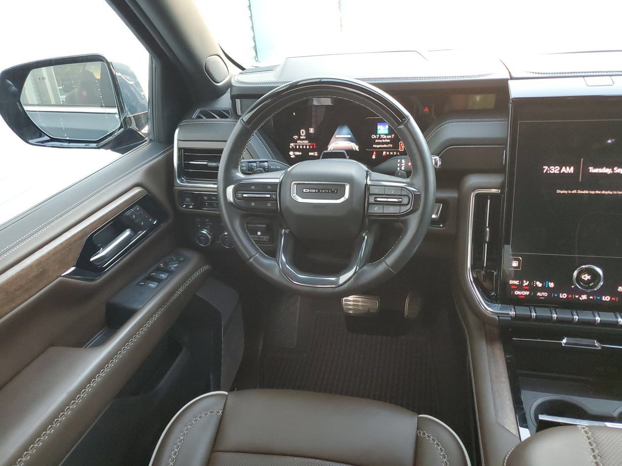 Used 2025 GMC Yukon XL Denali Ultimate AWD/4WD image 13