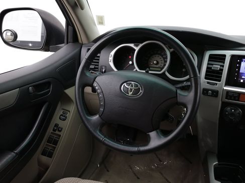 Used 2005 Toyota 4Runner SR5 RWD image 25