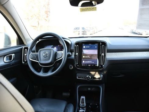 Certified 2025 Volvo XC40 B5 Plus image 17