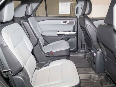Used 2021 Ford Explorer XLT w/ Equipment Group 202A AWD/4WD image 17