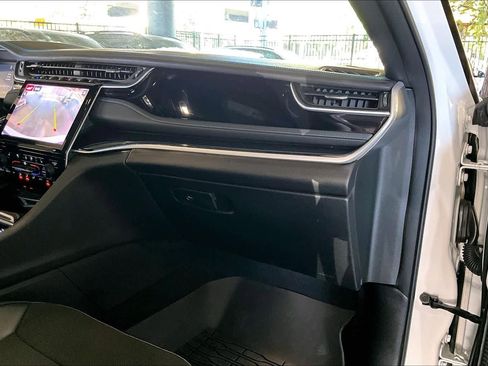 Used 2024 Jeep Grand Cherokee Trailhawk image 18