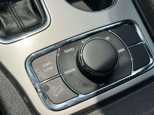 Used 2020 Jeep Grand Cherokee Limited AWD/4WD image 30