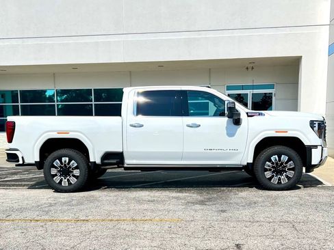 New 2025 GMC Sierra 2500 Denali w/ Denali Reserve Package image 3