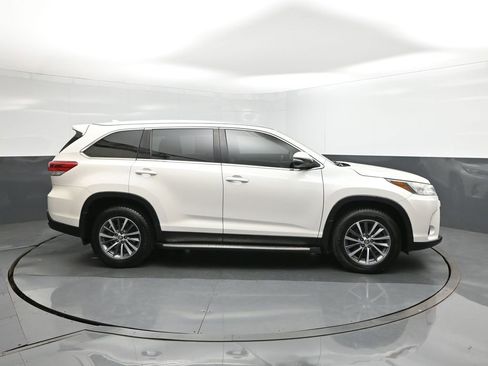 Used 2019 Toyota Highlander XLE image 26