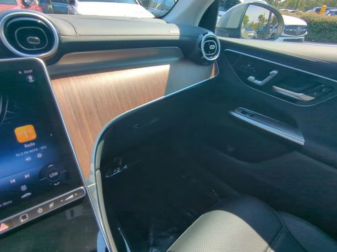 Used 2025 Mercedes-Benz GLC 350e 4MATIC image 4