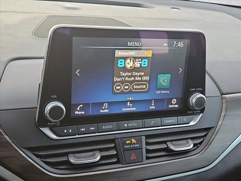 Used 2025 Nissan Altima 2.5 SV image 13