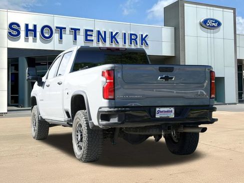 Used 2024 Chevrolet Silverado 2500 ZR2 w/ Technology Package AWD/4WD image 7
