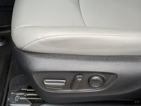 Certified 2025 Toyota Sienna XLE FWD image 22