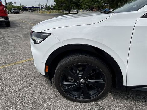 Used 2022 Buick Envision Essence w/ Technology Package II FWD image 47