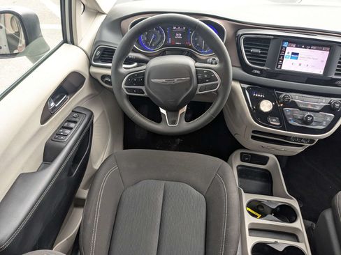 Used 2023 Chrysler Voyager LX FWD image 16