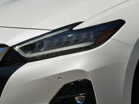 Used 2023 Nissan Maxima Platinum w/ Sport Mat Group FWD image 16