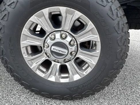 Used 2017 Ford F250 XLT w/ XLT Premium Package AWD/4WD image 14