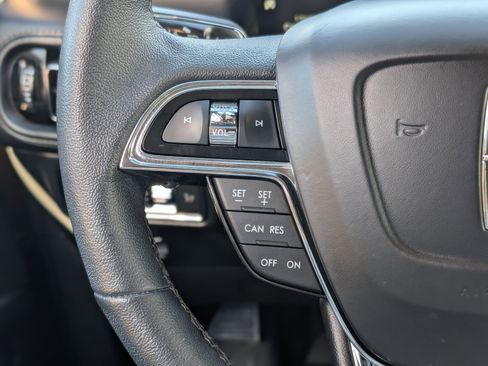 Used 2022 Lincoln Nautilus Standard w/ Premium Package image 19