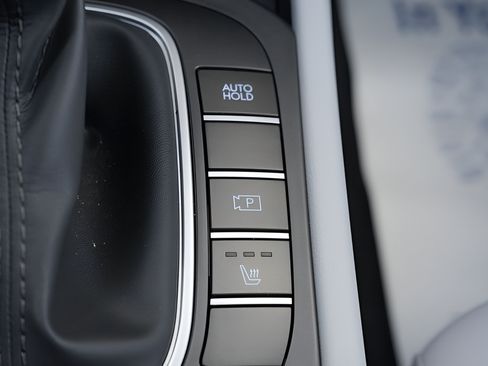 Used 2019 Buick Enclave Essence AWD/4WD image 31