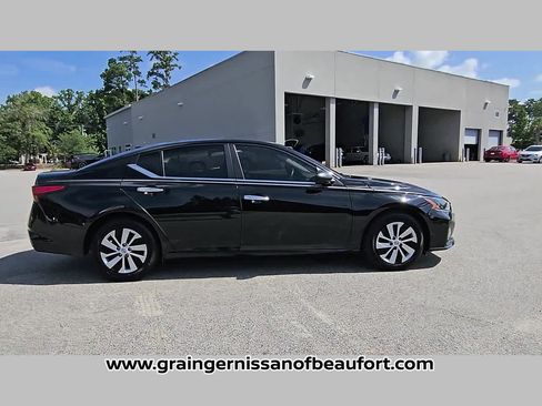 Used 2024 Nissan Altima 2.5 S FWD image 35