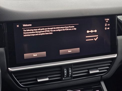 Used 2023 Porsche Cayenne Platinum Edition image 16