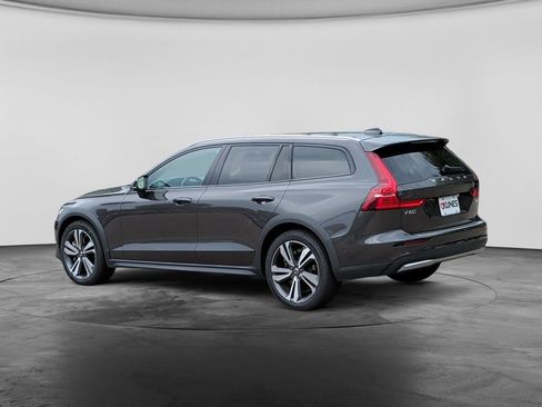 Used 2025 Volvo V60 B5 Cross Country Plus AWD/4WD image 5