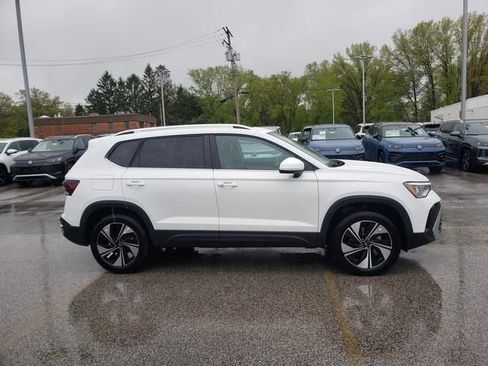 New 2026 Volkswagen Taos SE AWD/4WD image 3