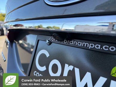 Used 2018 Ford Fusion SE w/ Fusion SE Technology Package FWD image 11