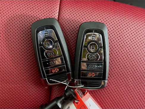 Used 2025 Lincoln Corsair Grand Touring w/ Towing Package image 21