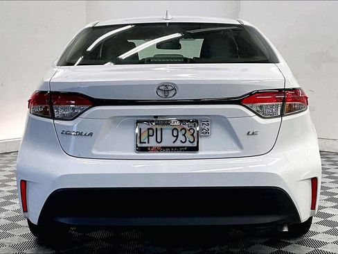 Used 2025 Toyota Corolla LE FWD image 3