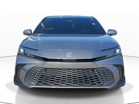 Used 2025 Toyota Camry SE FWD image 2