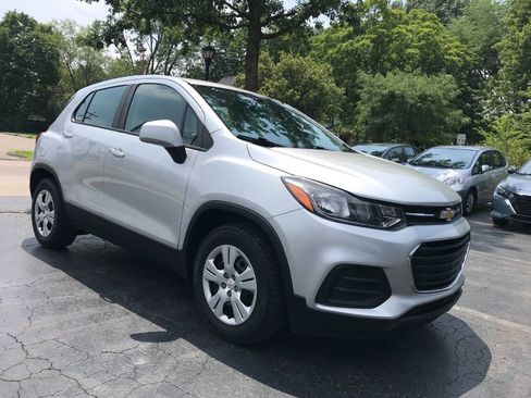 Used 2018 Chevrolet Trax LS FWD image 2