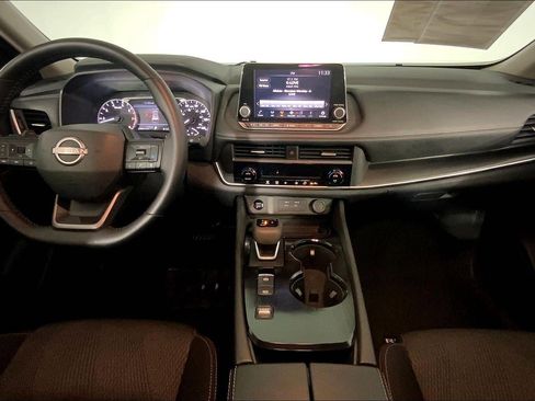 Used 2025 Nissan Rogue SV image 15